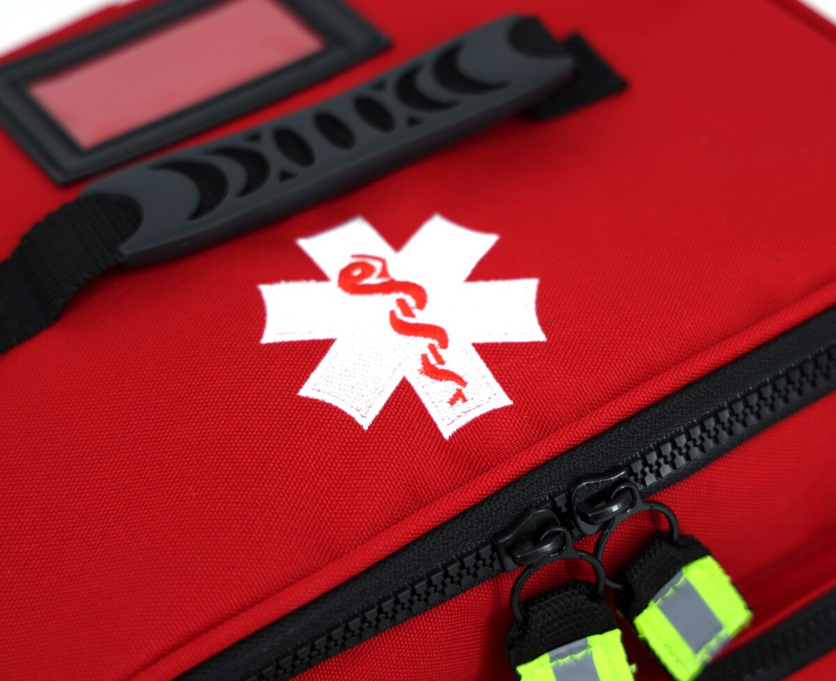 LXMB25R_CLOSEUP of red trauma bag